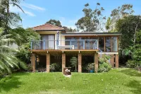 Wangi Waterfront HIdeaway Hotels in Swansea