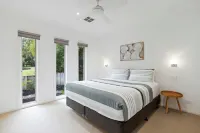 Close to beach, quiet neigbourhood. close to town shops & restaurants