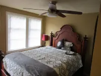 1-Bedroom Lakefront Vacation Unit Just 13 Minutes from Tacoma Dome Hotels near Lakewood