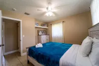 USF Hideaway – Steps from USF & Moffitt, Pet-Friendly 3Br Home with Backyard