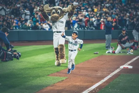 Quiet  Mid- Century Charmer Near Seattle Airport