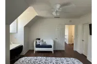 Sunsets & Shows! Gorgeous, Private 1 Br Listing! Hotels near Rainbow Shops