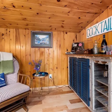 The quintessential lakeside cabin. Tradition meets today. Family, friends, pets!