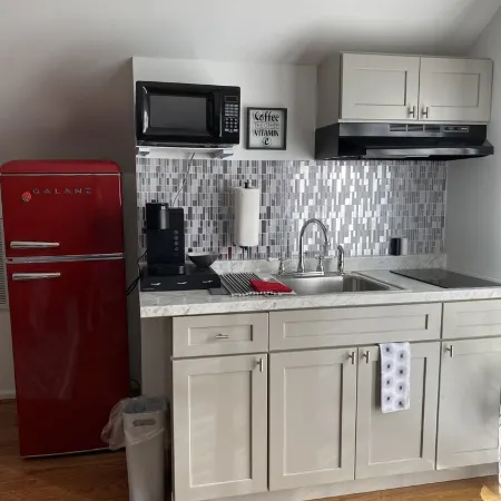 Joyful Loft! Newly renovated loft apartment! Close to Downtown and Universities!