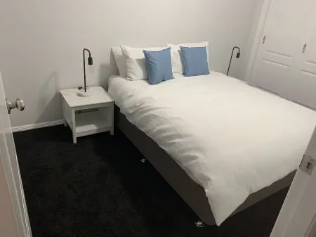 YARRAWONGA PARK COTTAGE<br>Cozy 2 bedroom cottage on small acreage Отели в г. Маджи