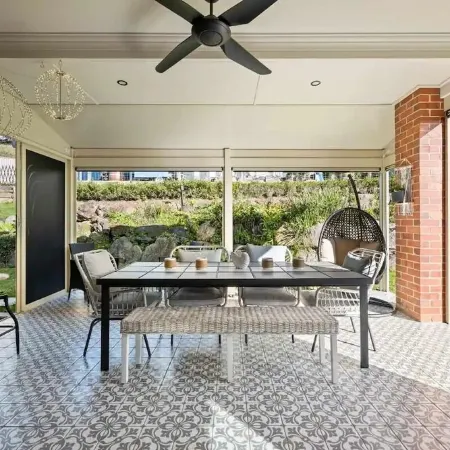 "Huonview" House on the Hill. Views for miles. 5 mins from CBD