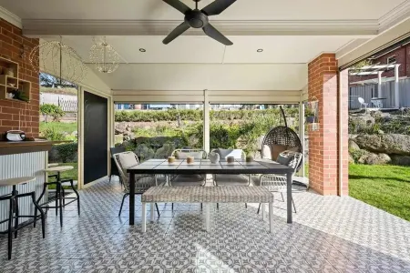 "Huonview" House on the Hill. Views for miles. 5 mins from CBD Отели в г. Уодонга