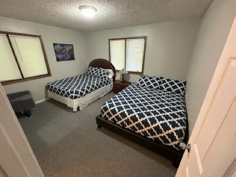 SO MUCH FUN! ARCADE, PL TBL, PNG PNG, YARD GAMES, INDOOR AND OUTDOOR POOLS!!  호텔