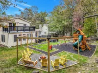 Poconos Play House! Hot Tub, Fire Pit, Jungle Gym, Game Rooms