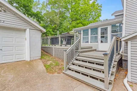 5-Star Reviews, Remodeled & Centrally Located! One Of The Best Properties In GH!