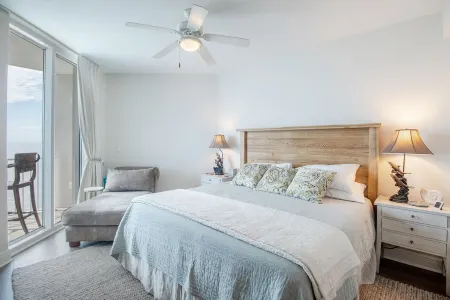 Astonishing Condo, Beach, Pool, Views, Sleeps 6 Отели рядом с достопримечательностью «Mississippi Coast Coliseum and Convention Center»