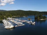 Waterfront cottage with tidelands, creek and waterfall! Hotels in Eastsound
