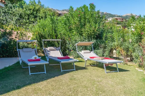 Refined independent villa for design lovers in the beautiful Chia bay