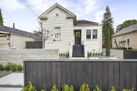 Napa Valley: St Helena Designer Home & Guest House + Spool + Peloton Bike/Tread Hotels in Napa County