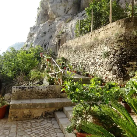 Rooftop house in the center, 2/4 guests, free illimited WIFI, free parking