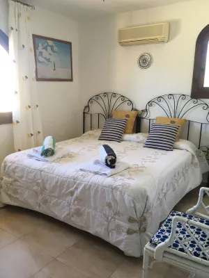 3 Bed Det.Villa. Golf Tennis Paddle . 5G WiFi  55”Smart TV -20% May/Jun Discount Hotel di 