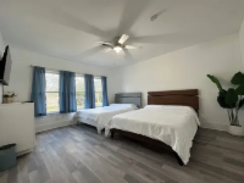 BEAUTIFUL HOME IN BAYTOWN HEIGHTS