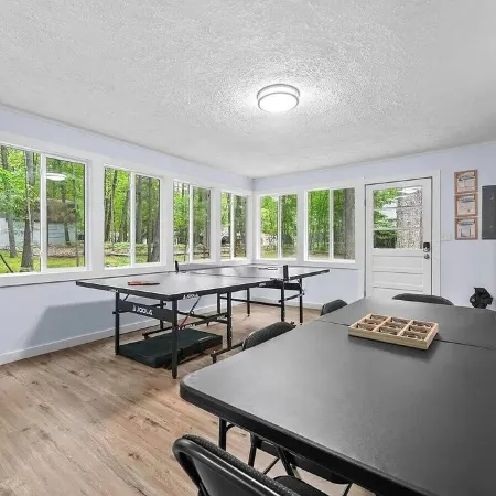 Charming 3-bedroom house with AC, WiFi, 🏓Ping-Pong, Foosball,🔥Firepit,🍔 Grill Отели в г. Джерриш Тауншип