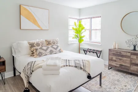 Modern|Aesthetic|2BR|Evanston|Next to Beach Отели рядом с достопримечательностью «Searle Center for Advancing Learning and Teaching»