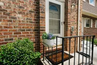 Modern townhome in Lynchburg! 3 bed 2.5 bath Only minutes from everything! Cozy!