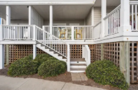 Waterfront Retreat walkable to the best shops, restaurants, & charm of Southport