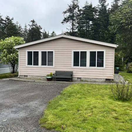 Private Beach Access, Clean, Comfortable Home between Sequim & Port Angeles