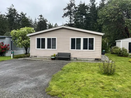 Private Beach Access, Clean, Comfortable Home between Sequim & Port Angeles Отели рядом с достопримечательностью «Нью Дангенесс Лайтхаус»