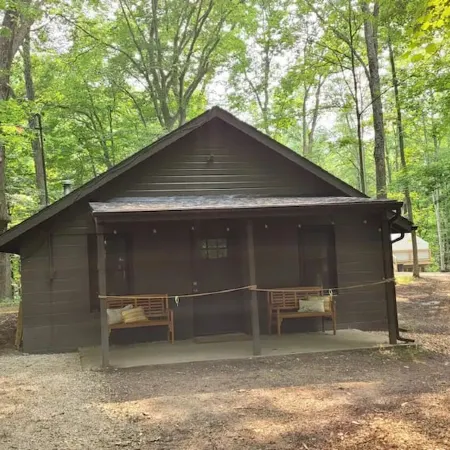 Cabin for 6 in Cuyahoga Valley National Park: Enjoy four-season comfort