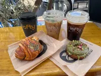 High End Oceanfront Home, a 2 min walk to Beach, Shops, Dining & More in Solana