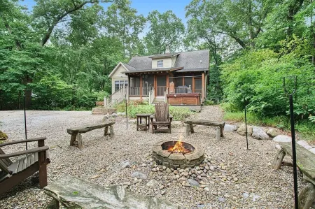 Private Forest Road to Upscale Lodge w/ Hot Tub, Sauna, Golf Cart, Bocci Court