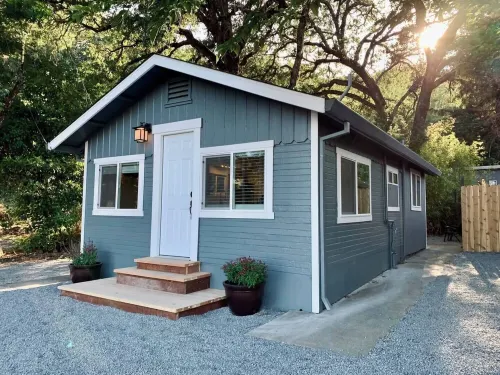 Enchanting Creekside Retreat: Your Downtown Oasis Hotels in Hopland