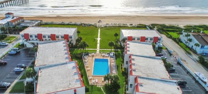 Deluxe ocean-view, poolside, first floor flat with 2 bedrooms, 2 baths Hotels in St. Augustine Beach
