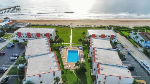 Deluxe ocean-view, poolside, first floor flat with 2 bedrooms, 2 baths