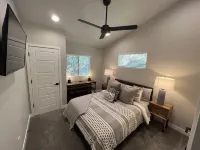 Modern cozy lakeside private home, dock, main channel views, off Horsehoe Bend!