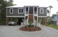 SEABATICAL. Lovely beach house steps to the beach with private pool - Homestays