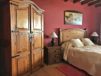 Stylish Andalusian country house with pool in olive grove facing the sea - Bungalows
