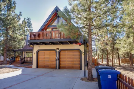 🐻FamilyCabin🍿TheaterRoom🎱GameRoom🔋EVCharger 🐶PetFriendly