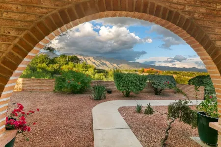 The Wyatt: Treat Yourself - You Deserve It! Отели рядом с достопримечательностью «Tucson Clay Co-Op»