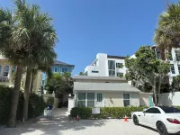 Siesta Key 2 BR 1BA less than 1000 ft from Beach-“GEM”-Barefoot Bungalows
