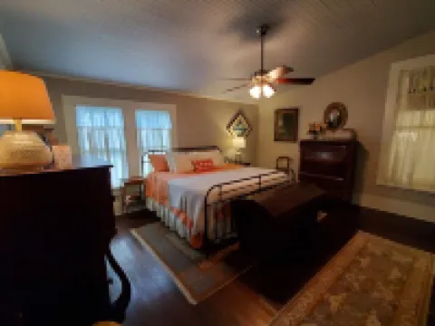 Charming & Cozy Victorian in Quiet Residential Setting 拉格蘭奇酒店