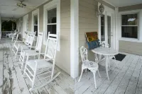 3 acre Lake, Farm Animals Petting Zoo, Horses and Horseback Riding, Room to roam