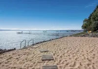 Lakeside family paradise 140ft private Crystal Lake Frontage