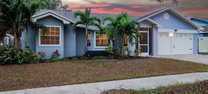NEW~Sunset Cove Retreat~Heated Pool~Spa~Pool Table Hotels in Largo