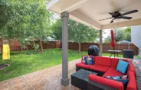 Beautiful and Spacious, Home - Great location!