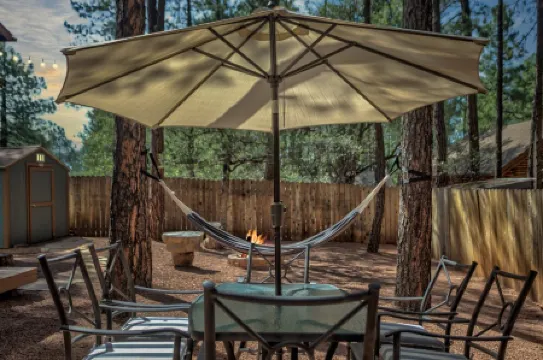 Elkchanted Inn Pine: Fully Fenced Backyard, Spacious Cabin in Woods w/King Bed