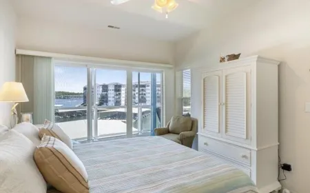 LAKEFRONT 2 BED/2 BATH CONDO W/ BOAT SLIP +3 POOLS & 2 HOT TUBS @ 2MM