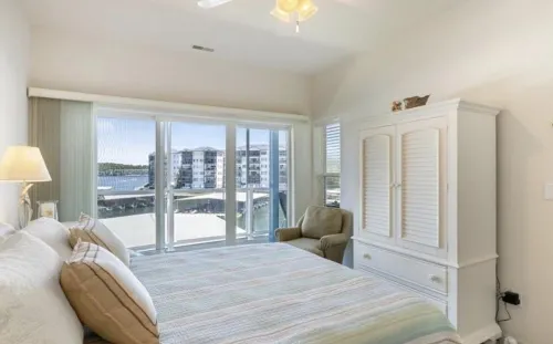 LAKEFRONT 2 BED/2 BATH CONDO W/ BOAT SLIP +3 POOLS & 2 HOT TUBS @ 2MM