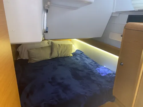 Relax and enjoy life’s simple pleasures! Come stay on a 52ft yacht