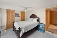 Walking distance to Burnside marina! Views of beautiful Lake Cumberland!