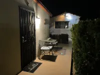 Villa E - a cozy studio in the heart ♥️ of downtown Palm Springs!